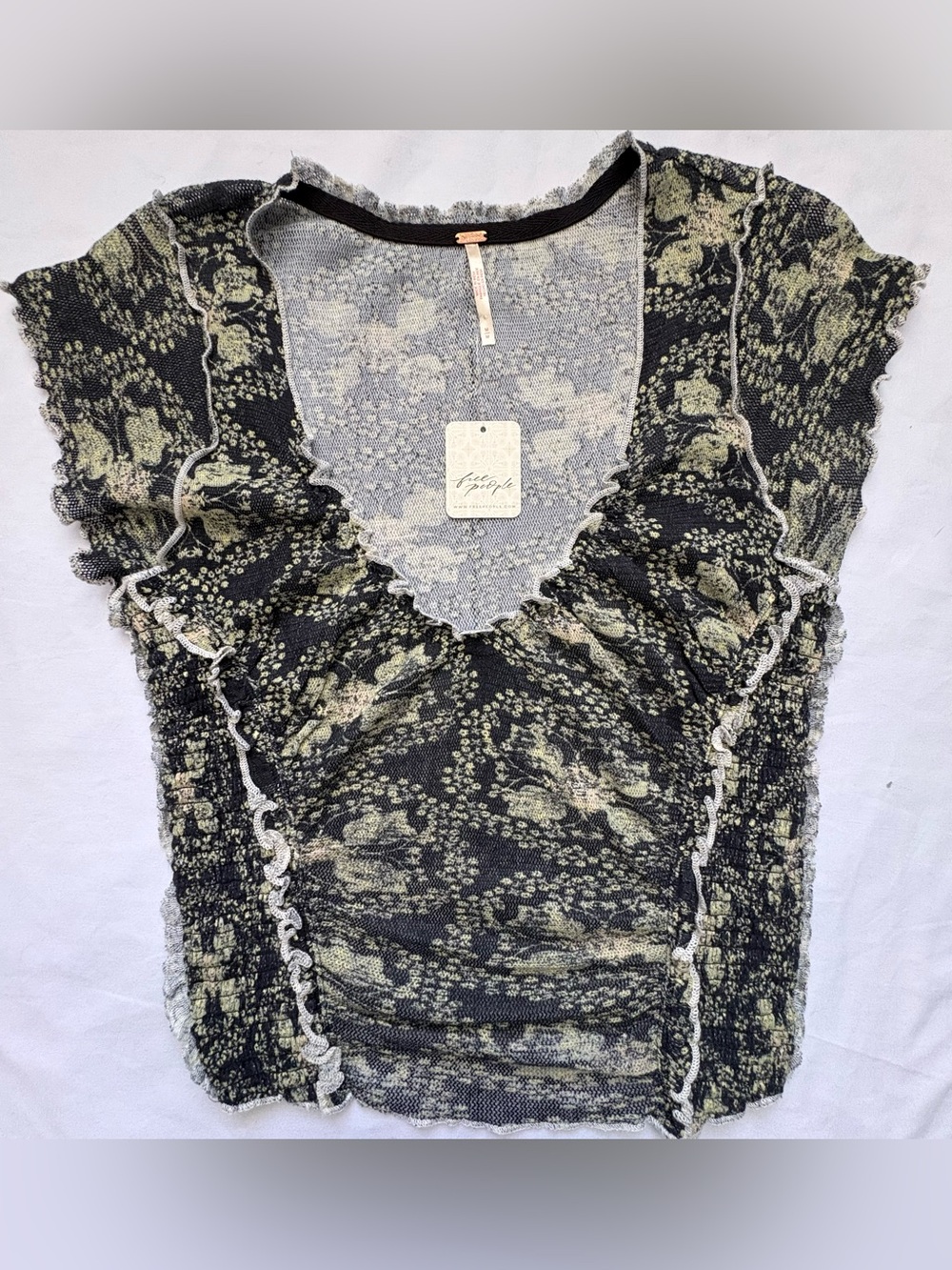 NWTFree People Women’s Black Beige Floral Knit Ruffle Trim Scoop Neck Top Size M